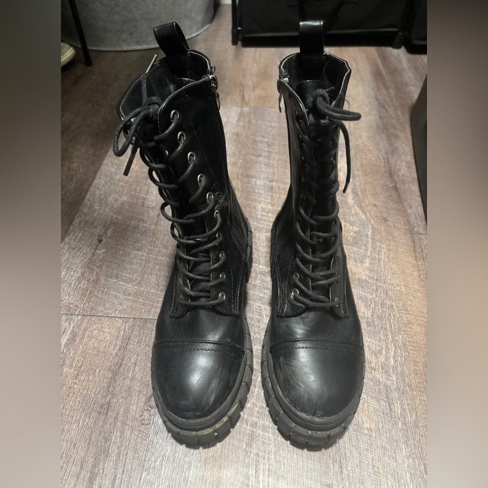 Combat boots size 8